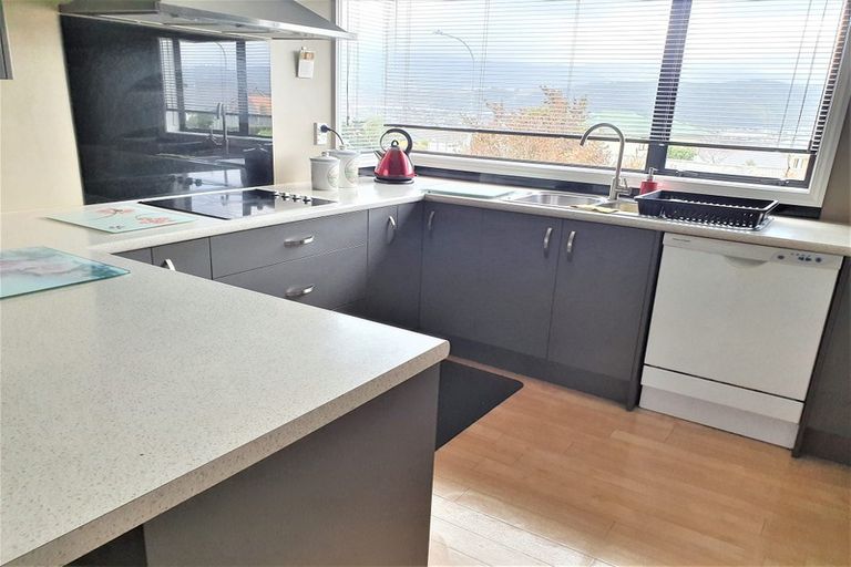 Photo of property in 6 Ormrod Grove, Riverstone Terraces, Upper Hutt, 5018