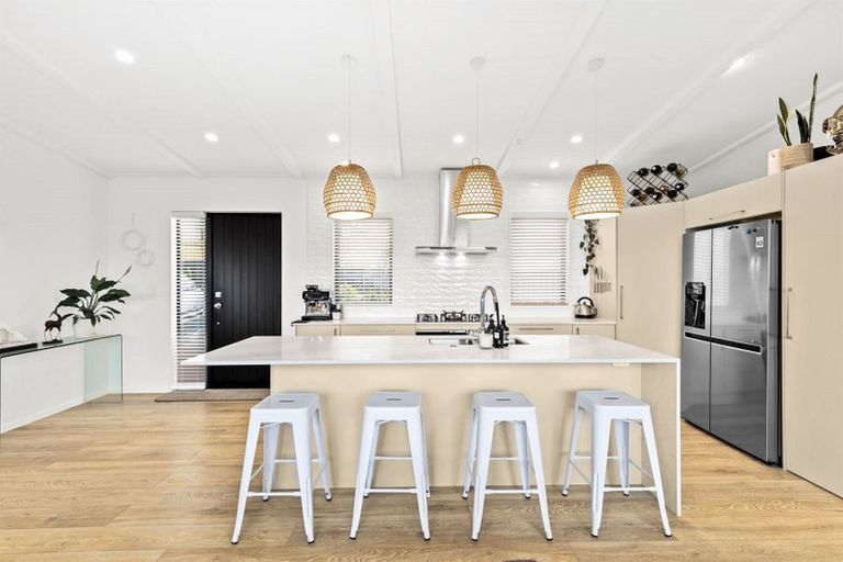 Photo of property in 32a Gledstane Road, Stanmore Bay, Whangaparaoa, 0932