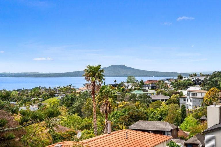 Photo of property in 5a Aberdeen Road, Castor Bay, Auckland, 0620