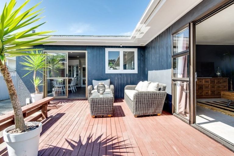 Photo of property in 2 Henderson Crescent, Onekawa, Napier, 4110