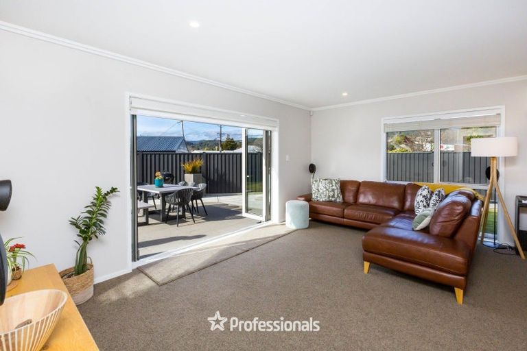 Photo of property in 2 Chalfont Road, Silverstream, Upper Hutt, 5019