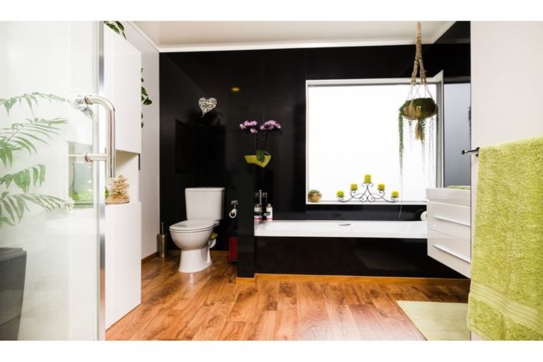 Photo of property in 43 Mcentee Road, Waitakere, Auckland, 0816