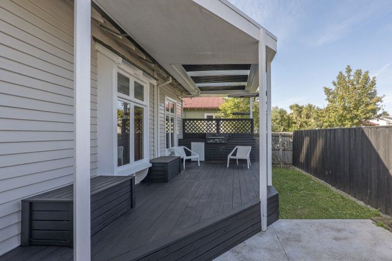 Photo of property in 229 Geraldine Street, Edgeware, Christchurch, 8013