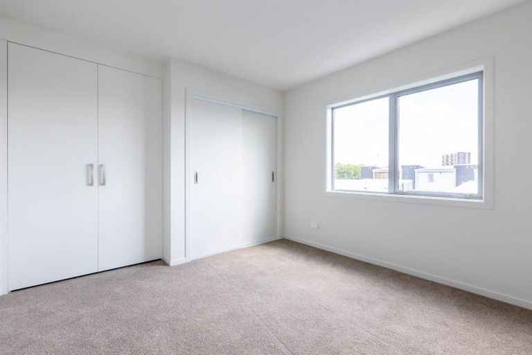 Photo of property in 5 Wharetana Crescent, New Lynn, Auckland, 0600