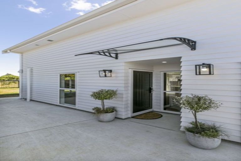 Photo of property in 39a Sutton Crescent, Papakura, 2110