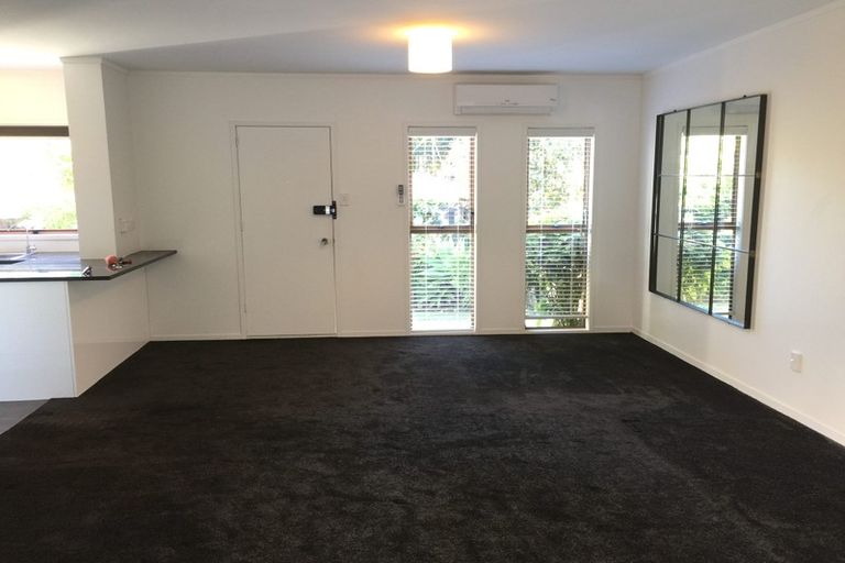 Photo of property in 1/18 Teviot Place, Totara Vale, Auckland, 0629