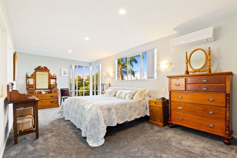 Photo of property in 6 Javelin Place, West Harbour, Auckland, 0618