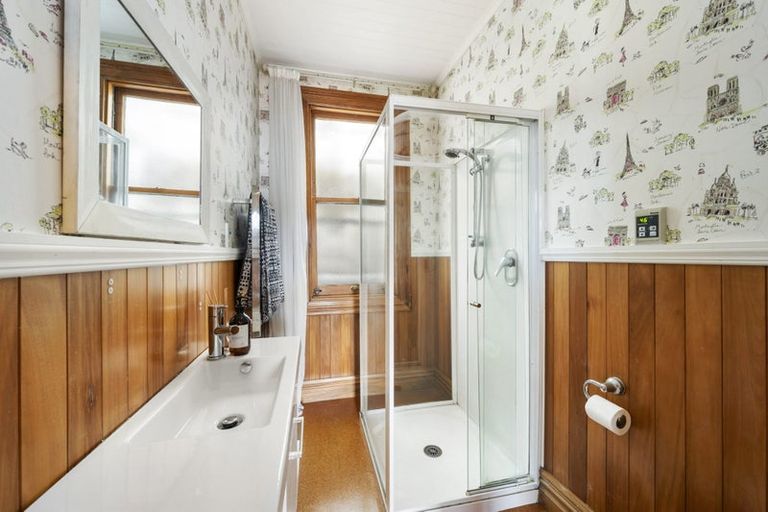 Photo of property in 44 Evans Bay Parade, Roseneath, Wellington, 6021