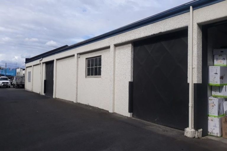 Photo of property in 144 Queens Drive, Lyall Bay, Wellington, 6022