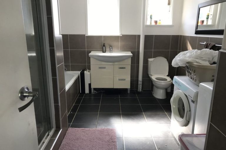 Photo of property in 75 Lake Road, Northcote, Auckland, 0627