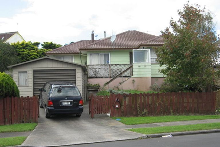 Photo of property in 20 Tomintoul Place, Highland Park, Auckland, 2010