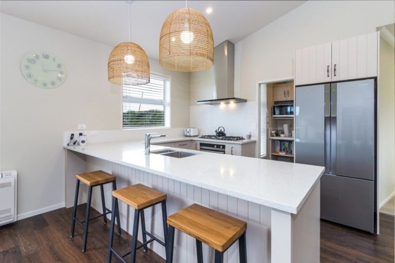 Photo of property in 1 Peregrine Place, Kinloch, Taupo, 3377