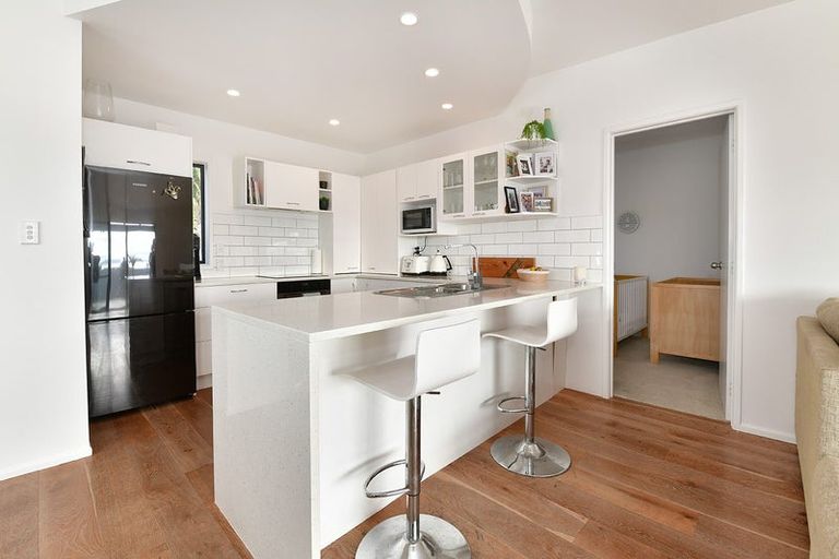 Photo of property in 2/1376 Whangaparaoa Road, Army Bay, Whangaparaoa, 0930