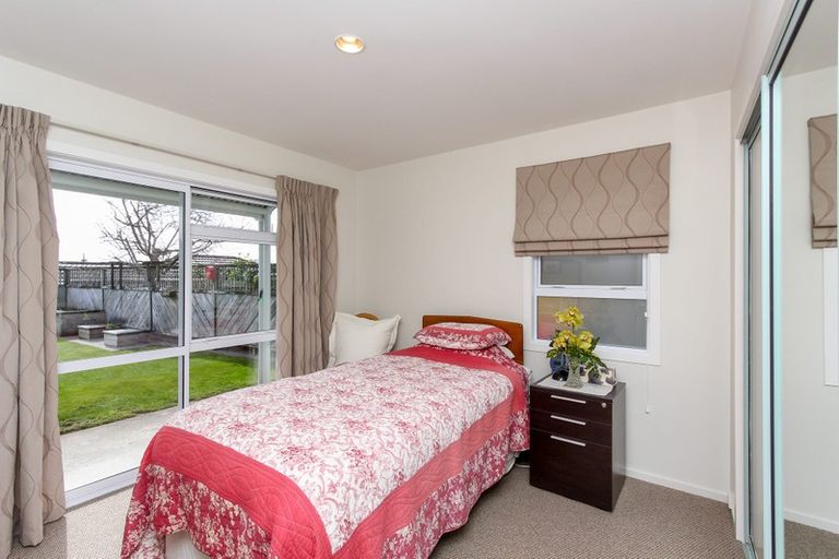 Photo of property in 14 Del Mar Place, Merrilands, New Plymouth, 4312