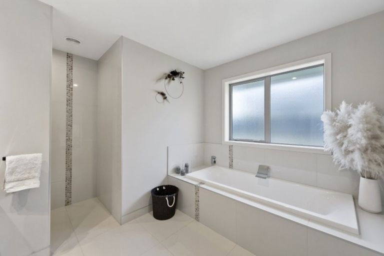 Photo of property in 22 Helen June Avenue, Flagstaff, Hamilton, 3210