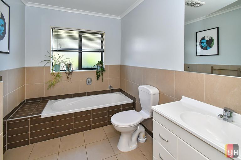Photo of property in 204 Wattle Farm Road, Wattle Downs, Auckland, 2103