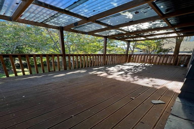 Photo of property in 28 Claverdon Drive, Massey, Auckland, 0614