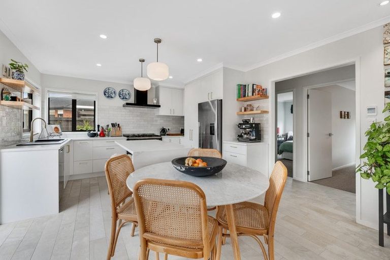 Photo of property in 16a Lillian Place, Orewa, 0931