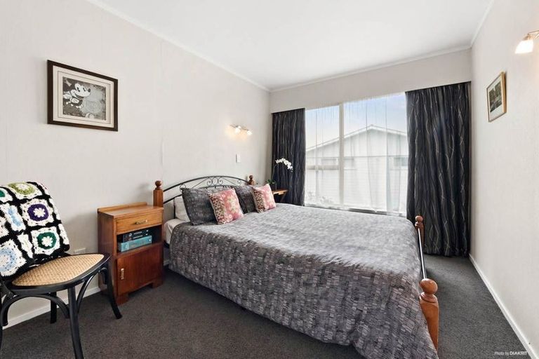 Photo of property in 20 Royal Road, Massey, Auckland, 0614