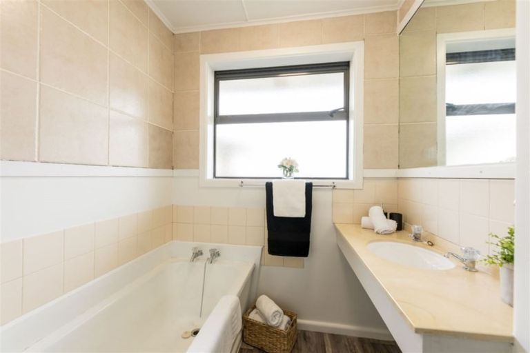 Photo of property in 6 Gladson Avenue, Sockburn, Christchurch, 8042