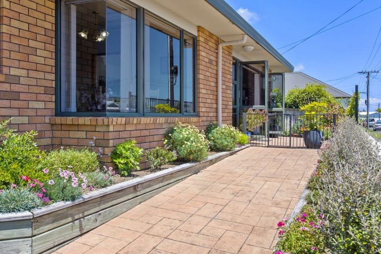 Photo of property in 1/18 Karamu Street, Te Atatu Peninsula, Auckland, 0610