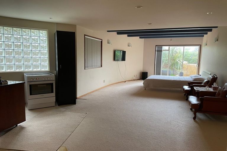 Photo of property in 1/3 Portal Place, Murrays Bay, Auckland, 0630