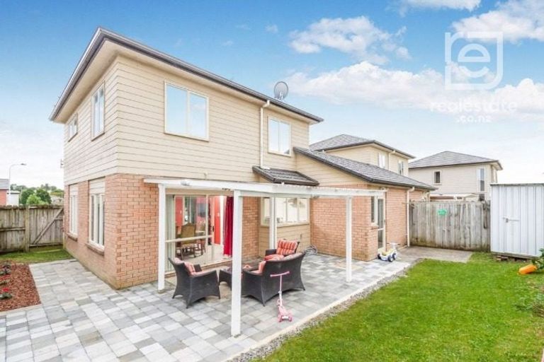 Photo of property in 11 Charta Place, Sunnyvale, Auckland, 0612