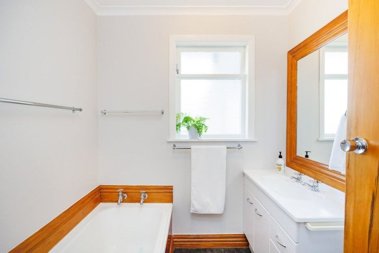 Photo of property in 37 Epsom Road, Hokowhitu, Palmerston North, 4410