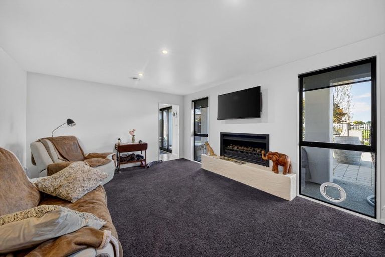 Photo of property in 20 Baltic Place, Northwood, Christchurch, 8051