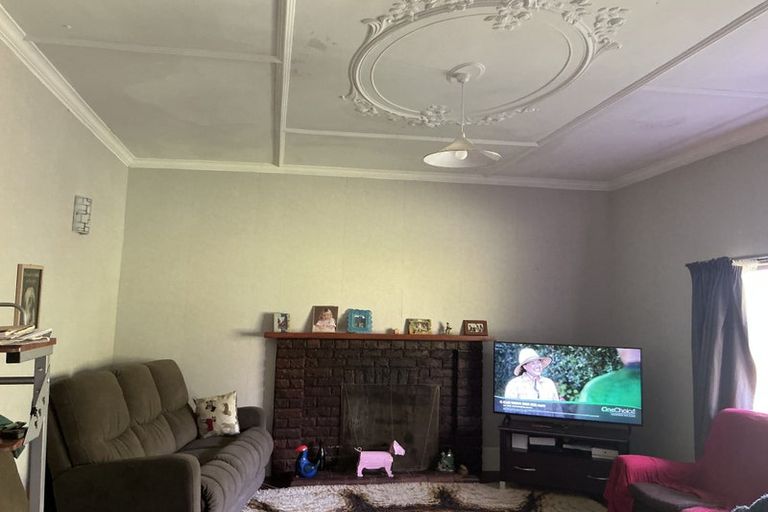 Photo of property in 306 South Road, Omata, New Plymouth, 4374