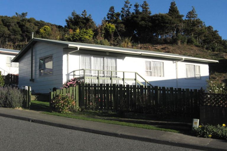 Photo of property in 10 Mokopuna Grove, Stokes Valley, Lower Hutt, 5019