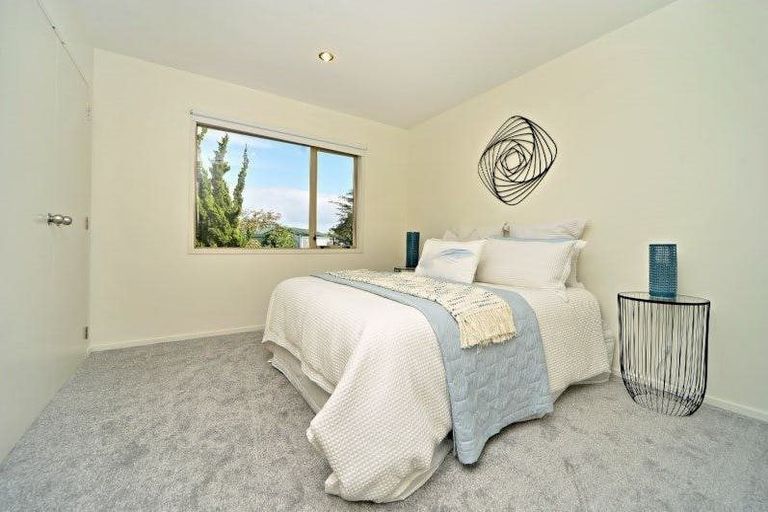 Photo of property in 8 Rebecca Rise, Weymouth, Auckland, 2103