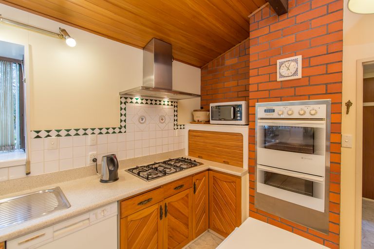 Photo of property in 2 Kent Lodge Avenue, Avonhead, Christchurch, 8042