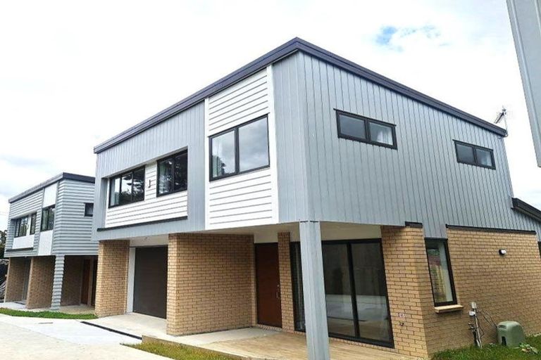 Photo of property in 42c Don Buck Road, Massey, Auckland, 0614