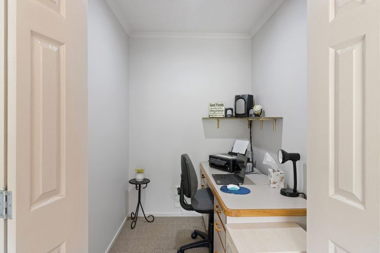 Photo of property in 16 Dorchester Place, Nawton, Hamilton, 3200