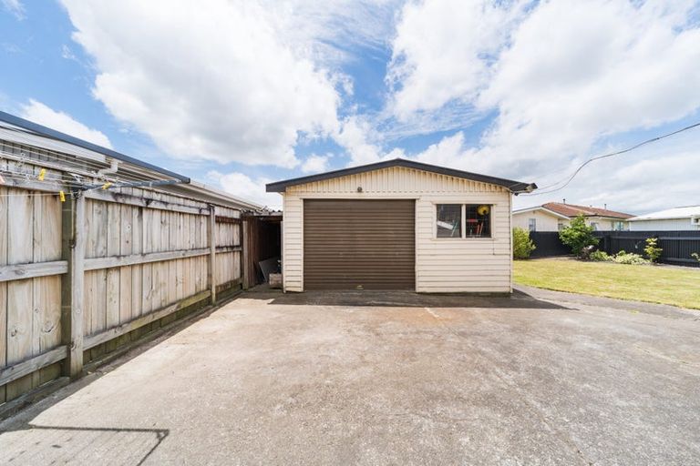 Photo of property in 27 Hillcrest Drive, Kelvin Grove, Palmerston North, 4414