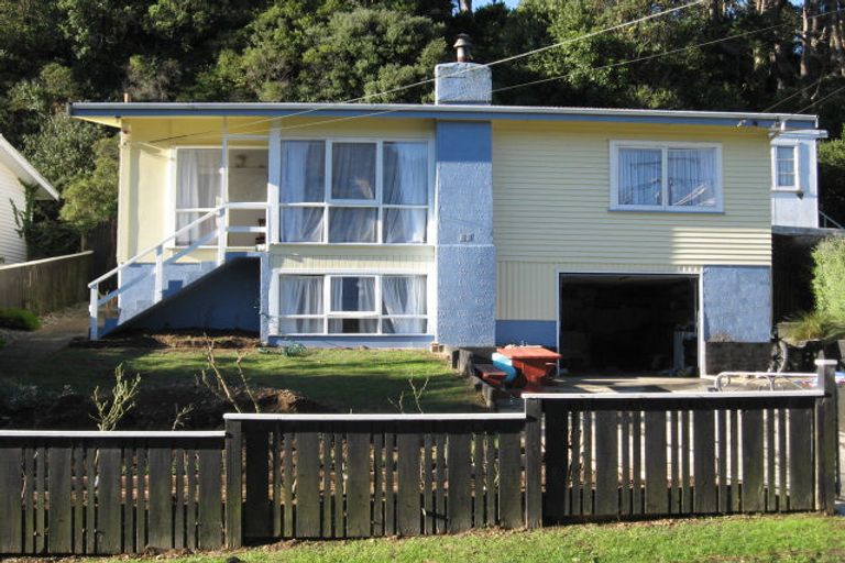 Photo of property in 35 Black Rock Road, Newlands, Wellington, 6037