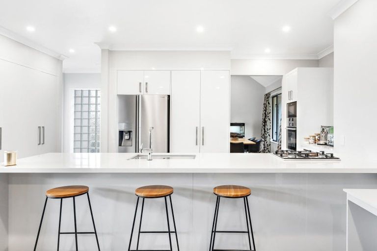 Photo of property in 7 Kerridge Close, Shamrock Park, Auckland, 2016