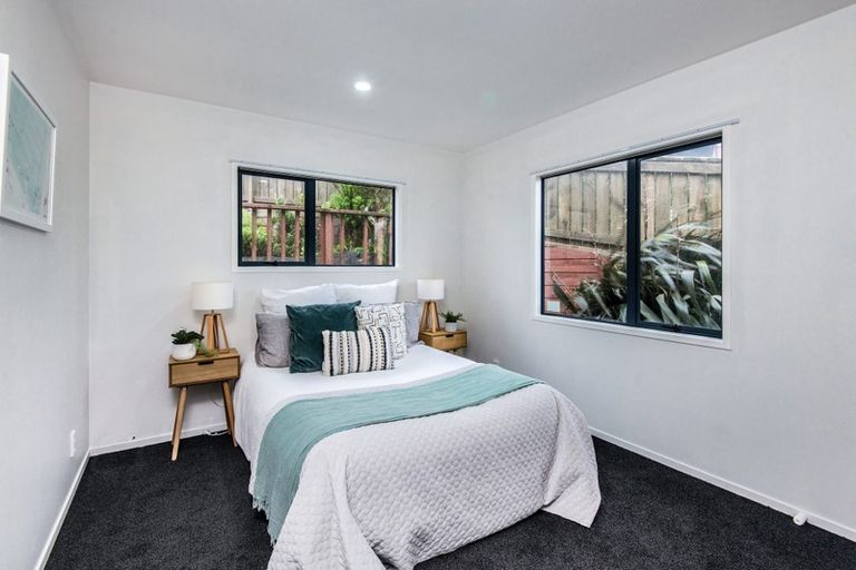 Photo of property in 59 Dress Circle, Newlands, Wellington, 6037