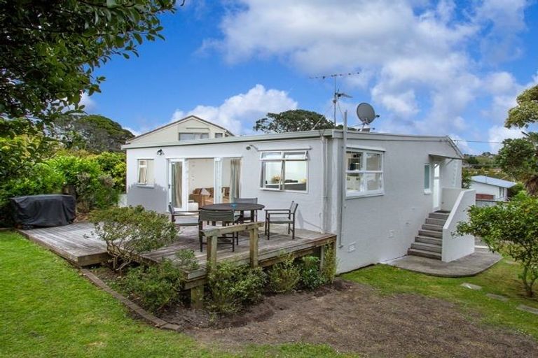 Photo of property in 23a Scarboro Terrace, Murrays Bay, Auckland, 0630
