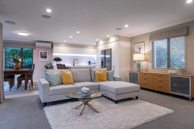 Photo of property in 2 Birchwood Grove, Greenhithe, Auckland, 0632