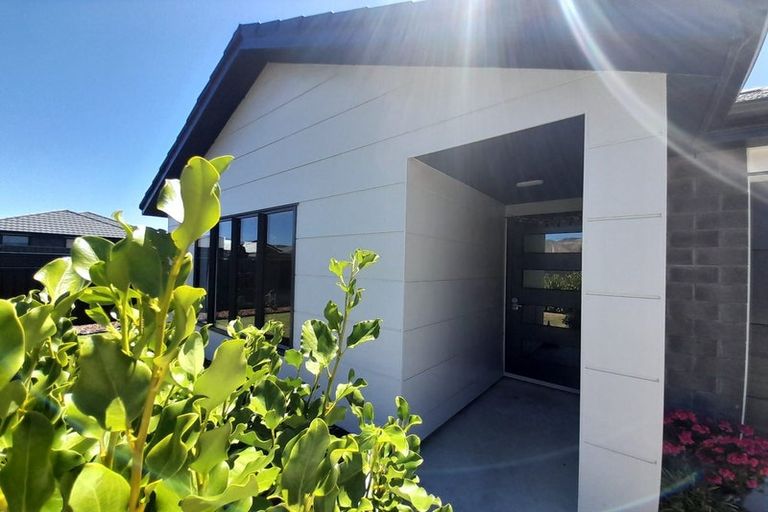 Photo of property in 48 Te Kaeaea Crescent, Wallaceville, Upper Hutt, 5018