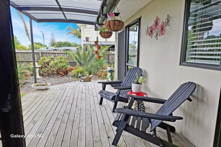 Photo of property in 45 Riverstone Road, Te Atatu Peninsula, Auckland, 0610