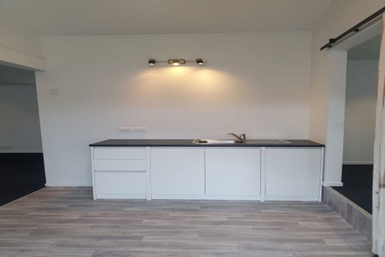 Photo of property in 99 Tiroroa Avenue, Te Atatu South, Auckland, 0610