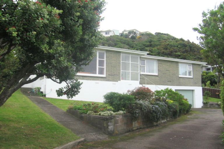 Photo of property in 5 Walnut Way, Maungaraki, Lower Hutt, 5010