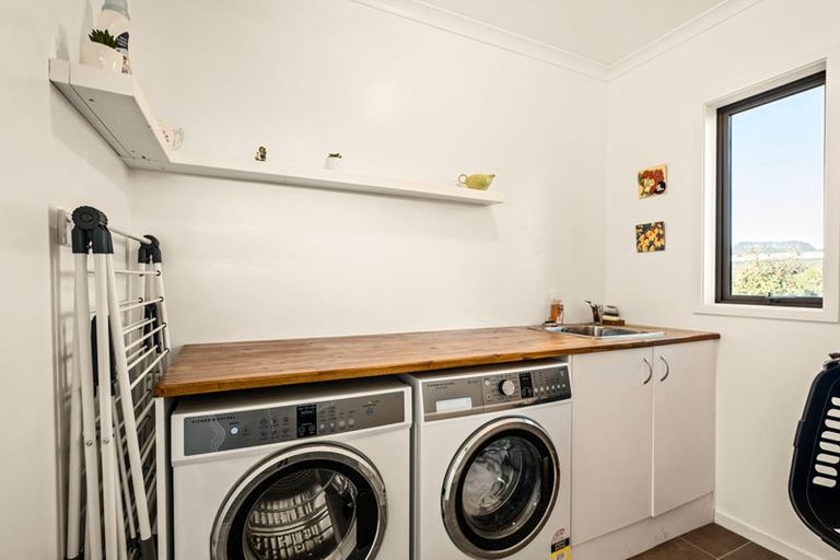 Photo of property in 2 Nopera Road, Waiiti, Urenui, 4377