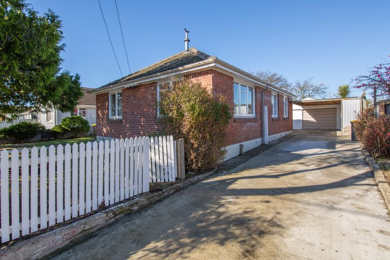 Photo of property in 22 Eureka Street, Aranui, Christchurch, 8061