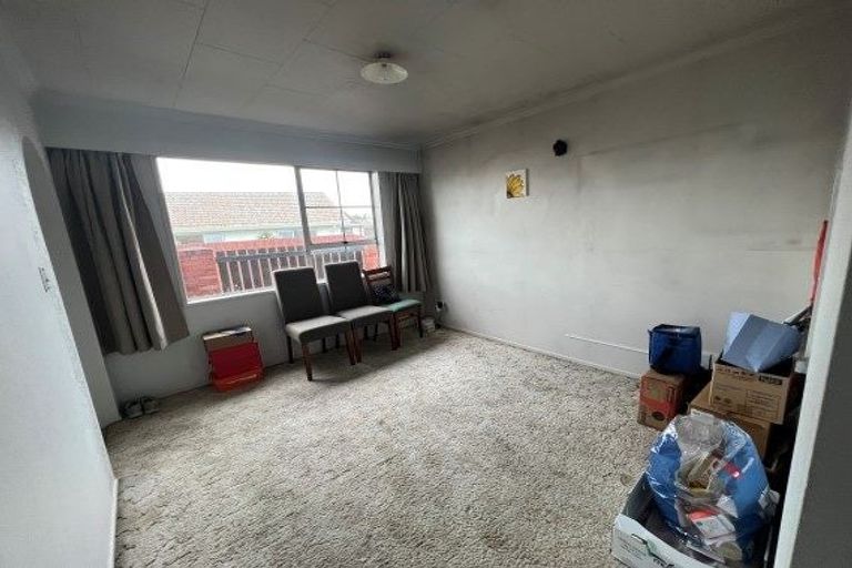 Photo of property in 1/28 Sawtell Place, Northcote, Christchurch, 8052