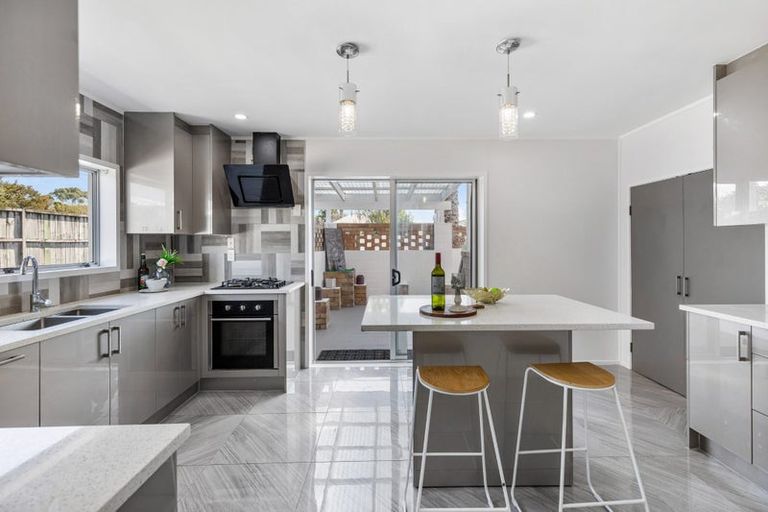 Photo of property in 1/100 Titirangi Road, New Lynn, Auckland, 0600