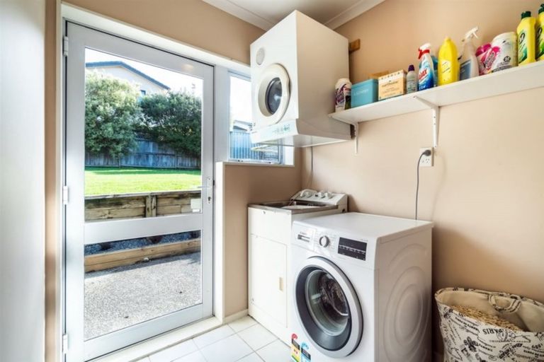 Photo of property in 48 Hogarth Rise, West Harbour, Auckland, 0618